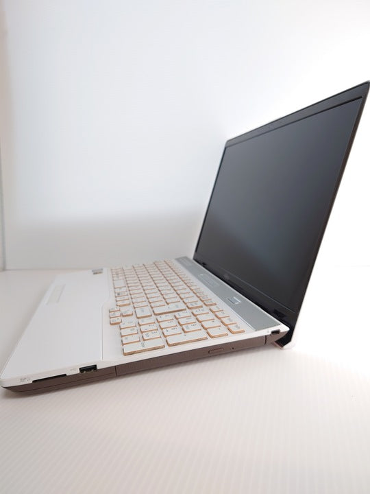 Fujitsu FMVWC2A37W(Win10Home) Core i7-8550U / 16GB / SSD 256GB + HDD 1TB / DVDマルチ / Wi-Fi・Bluetooth対応