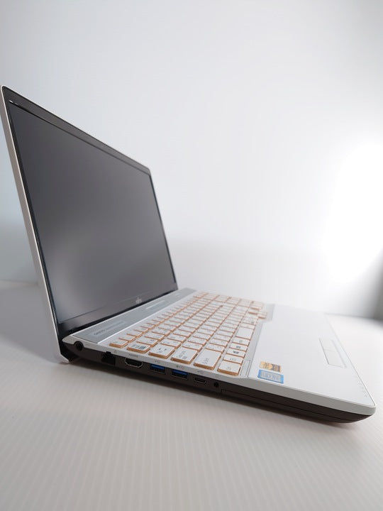 Fujitsu FMVWC2A37W(Win10Home) Core i7-8550U / 16GB / SSD 256GB + HDD 1TB / DVDマルチ / Wi-Fi・Bluetooth対応