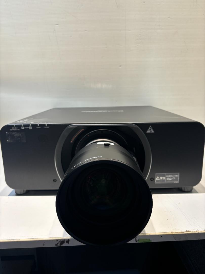 Panasonic PT-DZ870LK 中古 業務用プロジェクター / 8500lm / WUXGA / DLP方式 / ズームレンズET-DLE085付