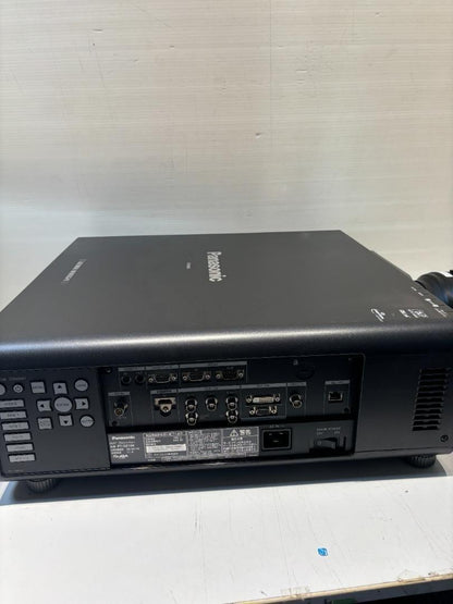 Panasonic PT-DZ870LK 中古 業務用プロジェクター / 8500lm / WUXGA / DLP方式 / ズームレンズET-DLE085付